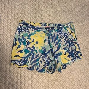 Lilly Pulitzer Buttercup scalloped shorts
